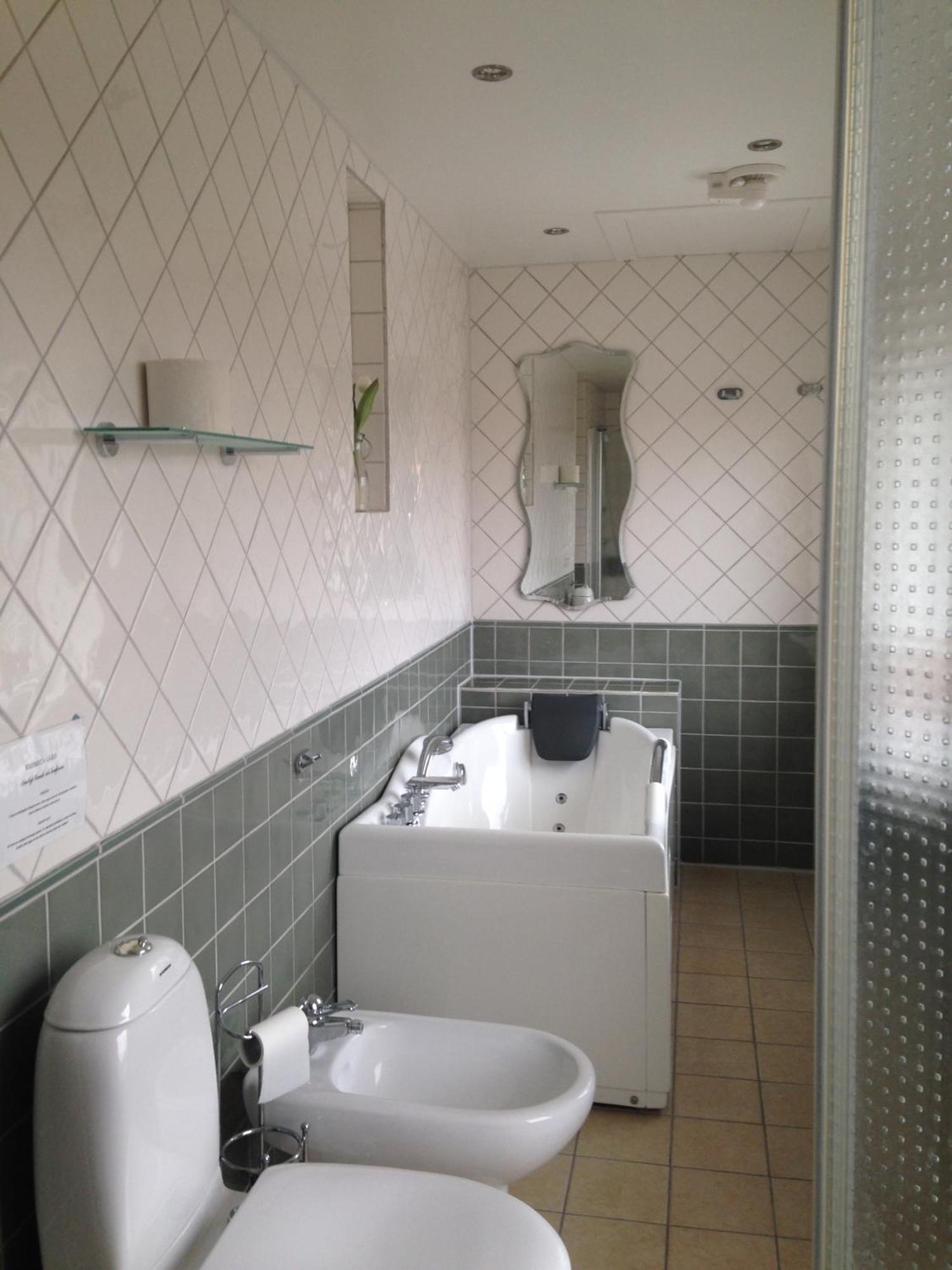 Kroksta Gard Balinge Room photo